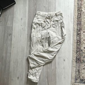 Lululemon cropped pants